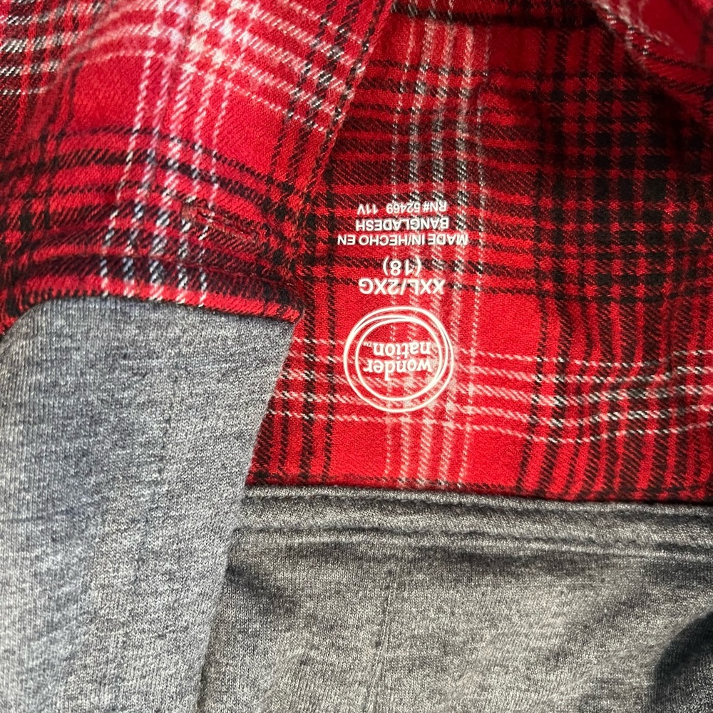 American Eagle Outfitters Red Plaid Shirt and Blue Jeans Set. Item 14.08.2025.2 - Picture 3 of 10